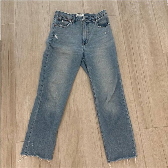 A&F Ultra High Rise Ankle Straight Jeans - Picture 5 of 10